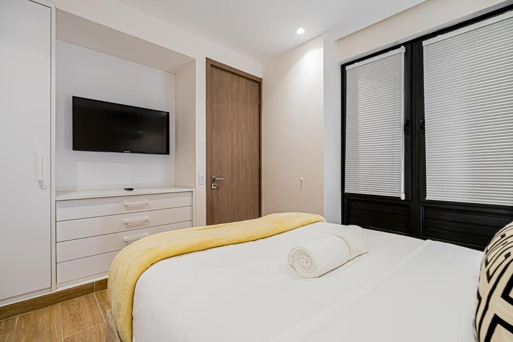 Majestic 2br With Modern Deco In Casco Viejo